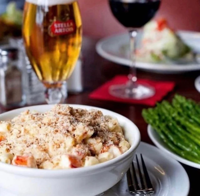 🍻🦞 One of our favorites at Beaver Creek Chophouse!

Indulge in our LOBSTER MAC N’ CHEESE—packed with tender coldwater lobster, creamy marscapone, gouda, and cheddar. Perfectly paired with a frosty Stella Artois for the ultimate Apres-Ski combo.

What’s your favorite Apres-Ski pairing? 🍻🧀

•
•
•
•
#lobstermacncheese #lobster #macncheese #marscapone #gouda #cheddar #stellaartois @stellaartois