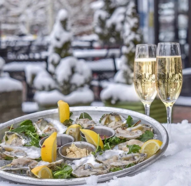 Bubbles & Oysters 🥂Yes Please 🤍
Indulge in the finest flavors of the mountains at Vail Chophouse.
A perfect pairing for any après-ski moment! ❄️
•
•
•
•
•
#vail #vailcolorado #apresski #apres #champagne #oysters #vailchophouse #mountainmood #luxurydining