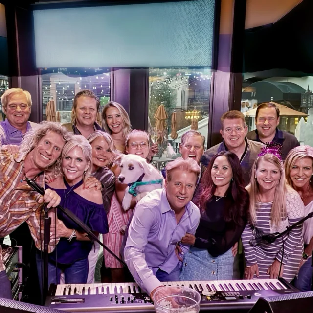 🎶 It’s Apres Ski Time! 🎶 
Ski-in and join Phil Long Live Music from 3-6pm at The Chophouse! 🏔️ 
Enjoy amazing Prime Steaks, Fresh Seafood & Craft Cocktails, all slopeside! 🍽️ See you there!

•••
#vailchop #vailchophouse #livemusic #apres #apresski #steak #seafood #cocktails #slopeside #vail